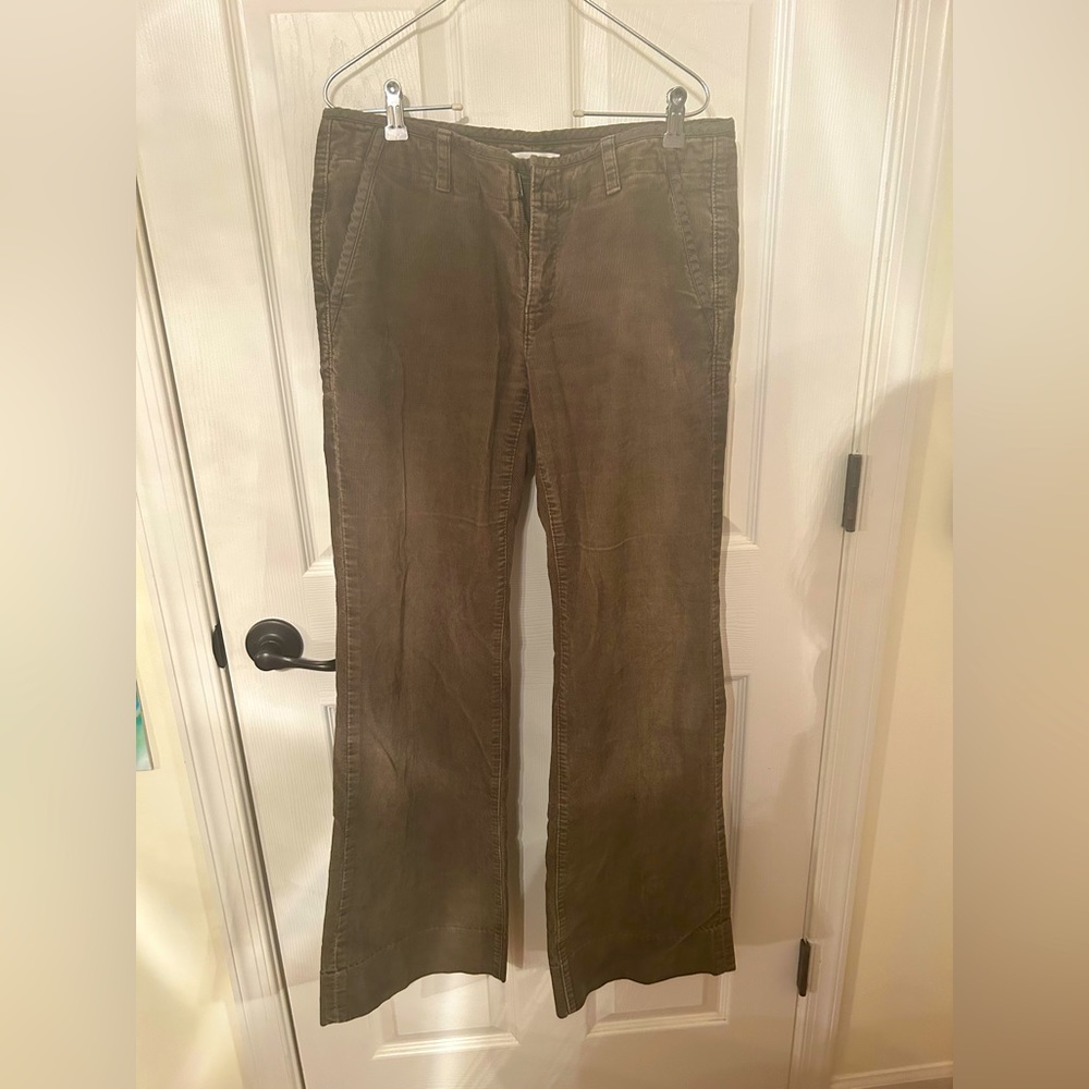 Size six women’s Banana Republic corduroy pants. Low rise, straight leg